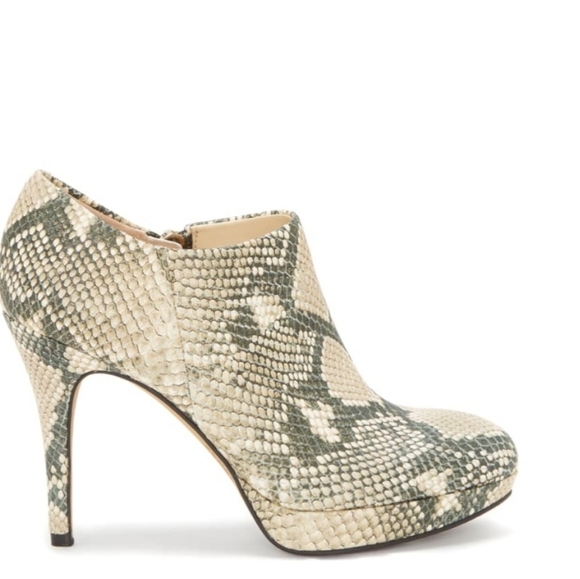 Vince Camuto Elvin Bootie - Picture 4 of 6